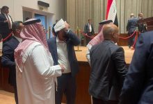 صورة اشتباك بالأيدي يُفشل انتخاب رئيس البرلمان العراقي  أخبار السعودية