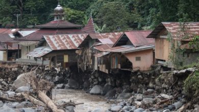 صورة 34 قتيلا بسبب الفيضانات والحمم البركانية الباردة في سومطرة الاندونيسية