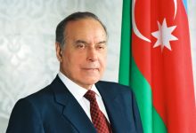 صورة أذربيجان تحتفل بالذكرى السنوية 101 لميلاد زعيمها الوطني حيدر علييف