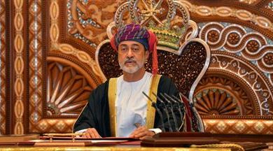 صورة سلطان عمان يصل إلى البلاد غداً