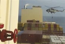 صورة إيران تفرج عن طاقم السفينة المرتبطة بالاحتلال