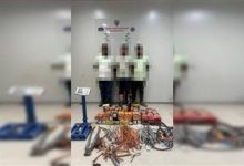 صورة الداخلية: ضبط 3 أشخاص بتهمة سرقة الكابلات الكهربائية النحاسية وبيعها