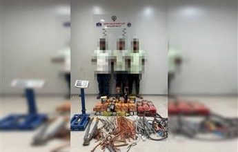 صورة الداخلية: ضبط 3 أشخاص بتهمة سرقة الكابلات الكهربائية النحاسية وبيعها