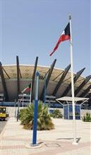 صورة رفع أعلام دولة الكويت في استاد جابر الأحمد