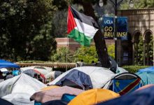 صورة الشرطة تحذر.. وطلبة جامعة كاليفورنيا يرفضون فض الاعتصام الداعم لفلسطين