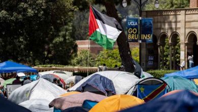 صورة الشرطة تحذر.. وطلبة جامعة كاليفورنيا يرفضون فض الاعتصام الداعم لفلسطين