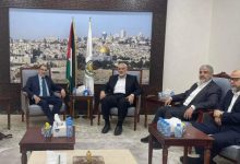 صورة العثماني رئيس الحكومة السابق يلتقي قادة حماس في الدوحة