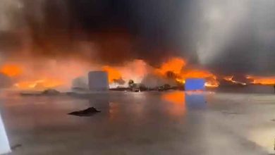 صورة اندلاع حريق كبير في مستودع ذخيرة بقاعدة “تل هشومير” العسكرية