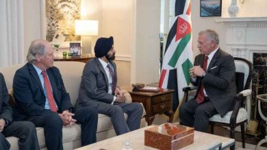 صورة الملك يلتقي في واشنطن رئيس البنك الدولي ويثمن دعمه لمشروع الناقل الوطني