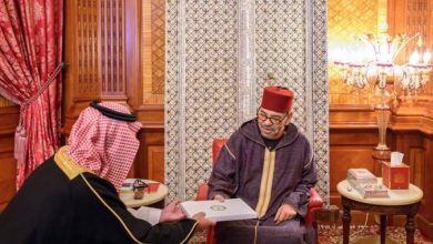 صورة الملك محمد السادس يستقبل مبعوثا من ملك السعودية حاملا رسالة
