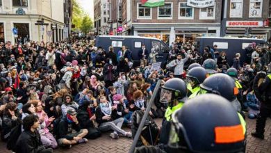 صورة مواصلة التضييق.. مواجهات بين الشرطة الهولندية ومتضامنين مع غزة في أمستردام 