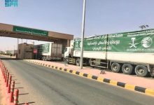 صورة مقدمة من “إغاثي الملك سلمان”.. 330 شاحنة إغاثية تعبر إلى اليمن