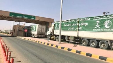 صورة مقدمة من “إغاثي الملك سلمان”.. 330 شاحنة إغاثية تعبر إلى اليمن