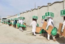 صورة «سلمان للإغاثة» يوزع 1.367 حقيبة إيوائية في باكستان و300 طن من التمور بجمهورية تشاد