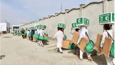 صورة «سلمان للإغاثة» يوزع 1.367 حقيبة إيوائية في باكستان و300 طن من التمور بجمهورية تشاد