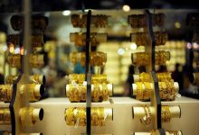 صورة المعدن الأصفر يتراجع عالميا.. سعر الذهب في السعودية اليوم الثلاثاء 1311 1445