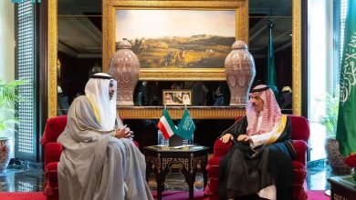 صورة وزير الخارجية يناقش مع نظيره الكويتي مستجدات القضايا الإقليمية والدولية ذات الاهتمام المشترك