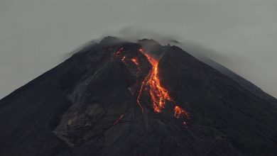 صورة ثوران بركان إيبو في إندونيسيا.. والسلطات تُحذر!
