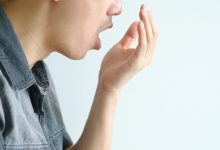 صورة اكتشفي أسباب رائحة الفم الكريهة.. و كيف تتعاملين معها