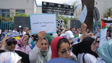 صورة الأطباء في الدار البيضاء يرفعون شعارات غاضبة ضد الحكومة (+فيديو)