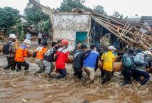 صورة إندونيسيا: فيضانات وانهيارات أرضية تودي بحياة العشرات