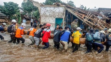 صورة إندونيسيا: فيضانات وانهيارات أرضية تودي بحياة العشرات