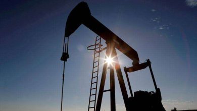 صورة النفط يصعد بدعم قوة الطلب والتوتر في الشرق الأوسط
