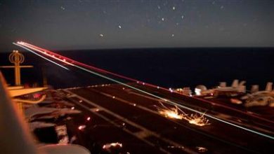 صورة «الجيش الأمريكي» يدمر 4 رادارات دفاعية وزورقاً ومسيرة حوثية في البحر الأحمر