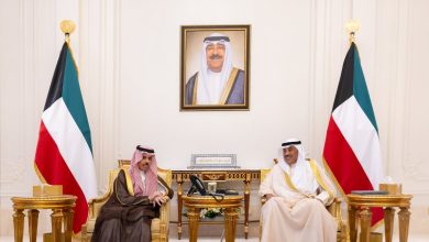 صورة ولي عهد الكويت يستقبل وزير الخارجية ويؤكدان أهمية تعزيز مسيرة التعاون
