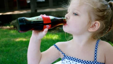 صورة مخاطر المشروبات الغازية على صحة الأطفال
